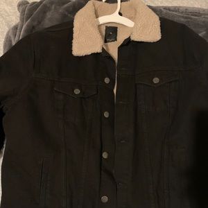 Jean jacket with fur collar